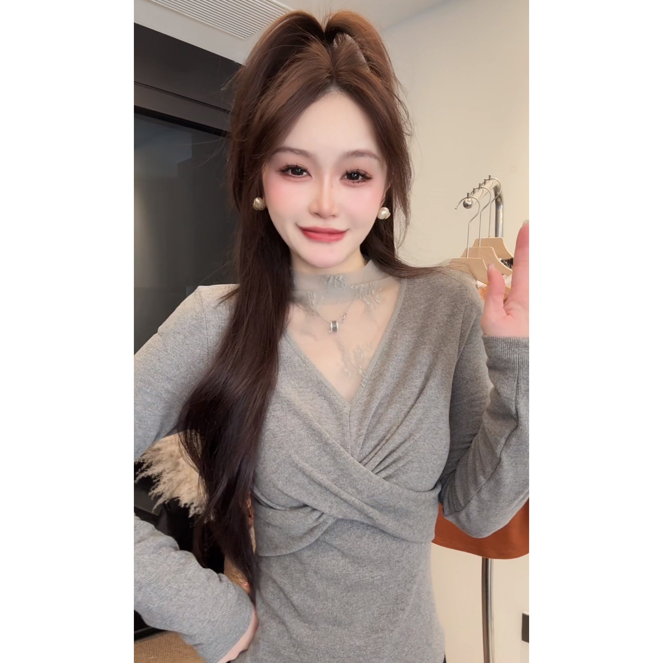 【现货】法式蕾丝拼接长袖加绒女显瘦扭结交结修身网纱内搭上衣