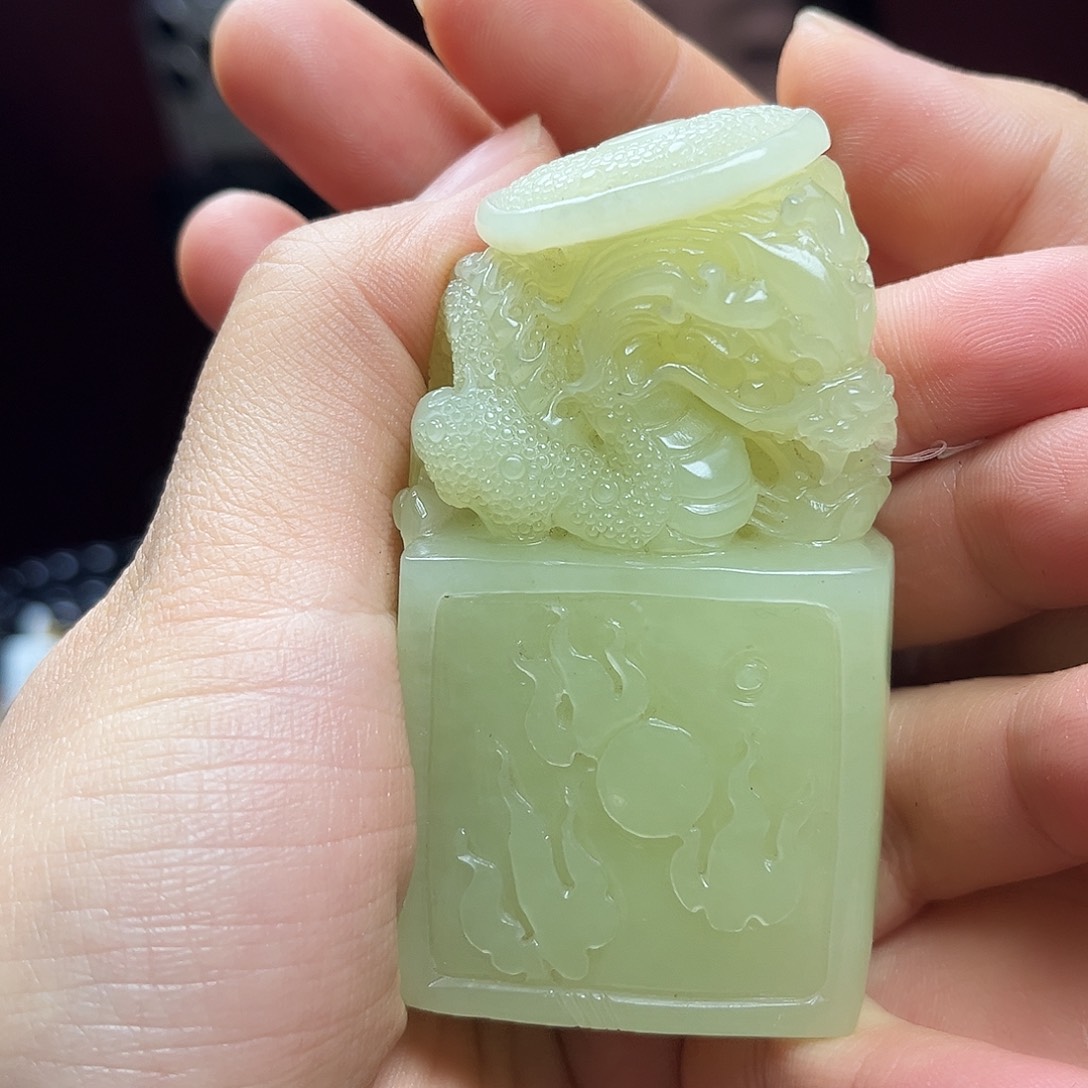 和田玉未镶嵌把件