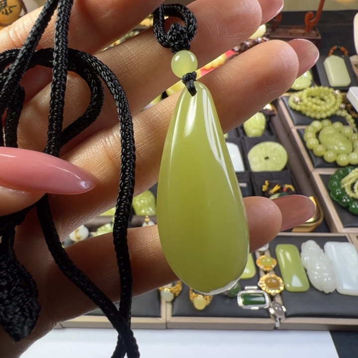 和田玉（黄玉）未镶嵌颈饰