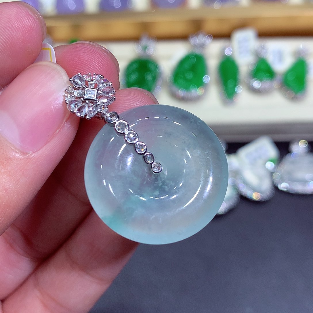 翡翠吊坠(不含链)18K金镶嵌