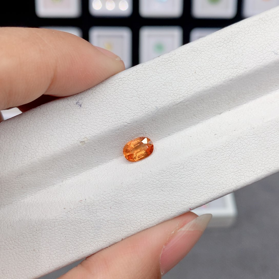 石榴石（芬达石）裸石未镶嵌5*7mm
