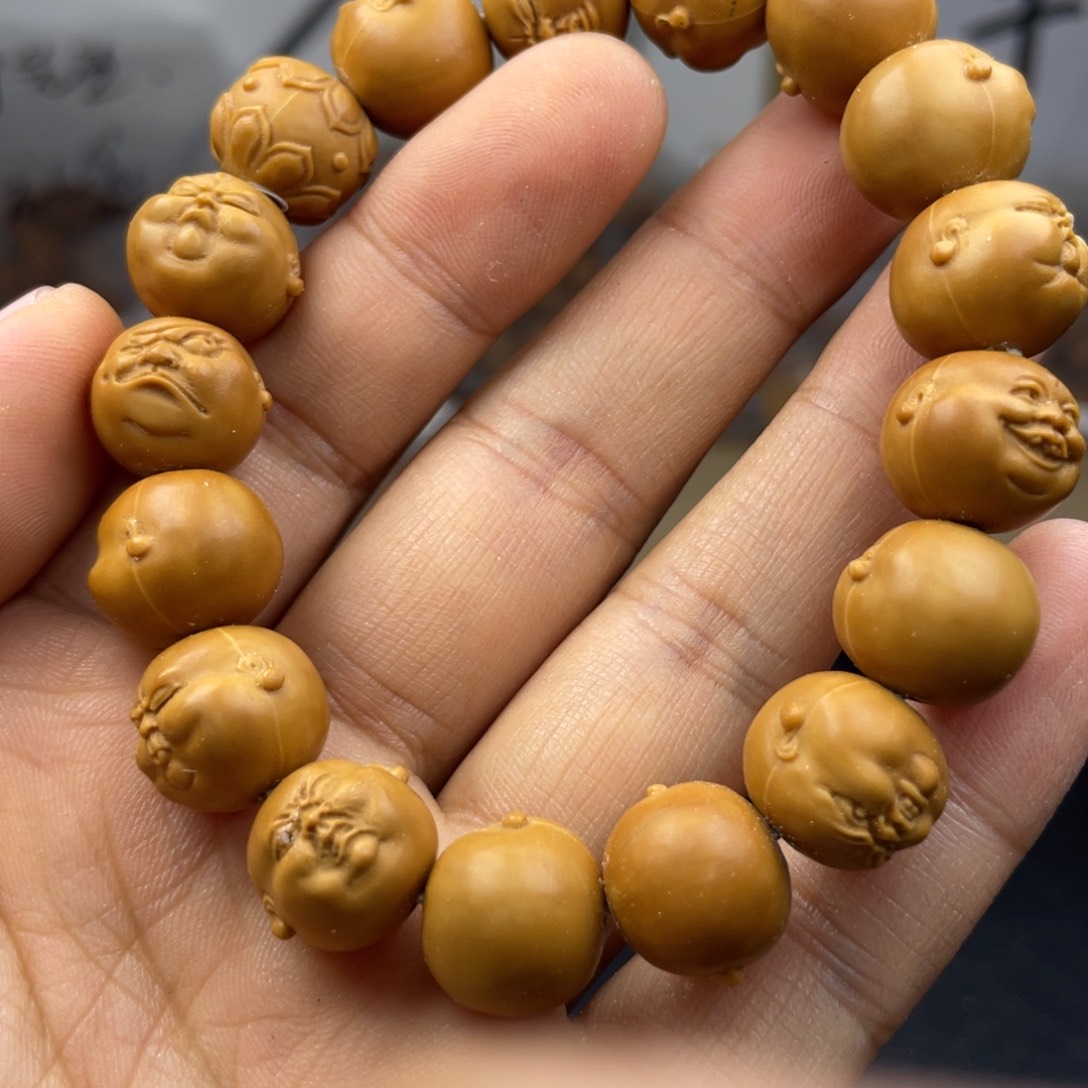 猴头核桃吊坠别有韵