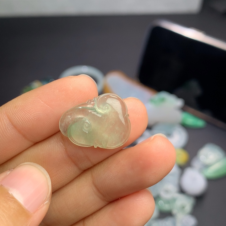 定制翡翠未镶嵌如意