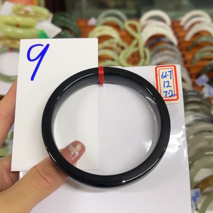 一****和田玉未镶嵌手镯