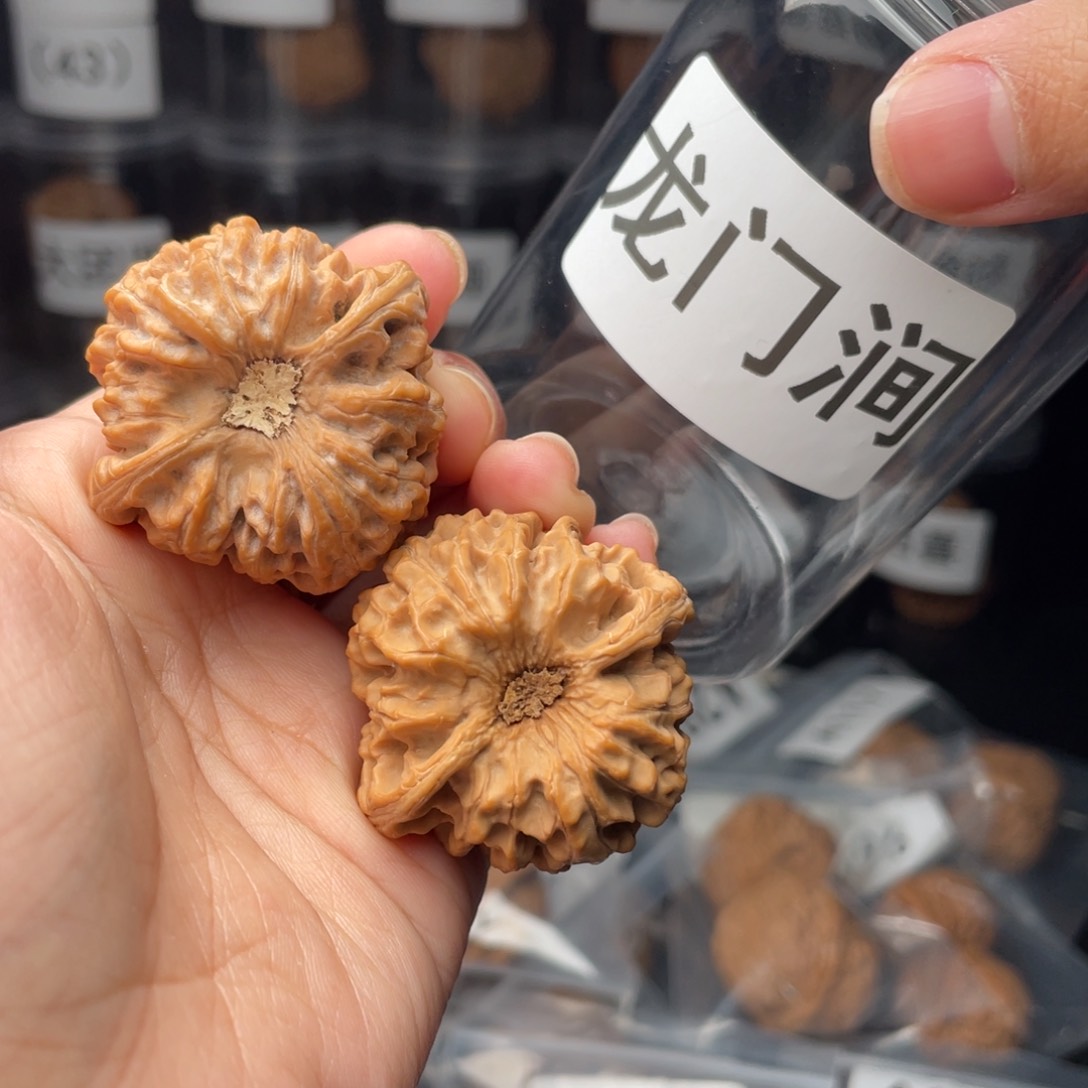 文玩核桃把件綪龙门涧40