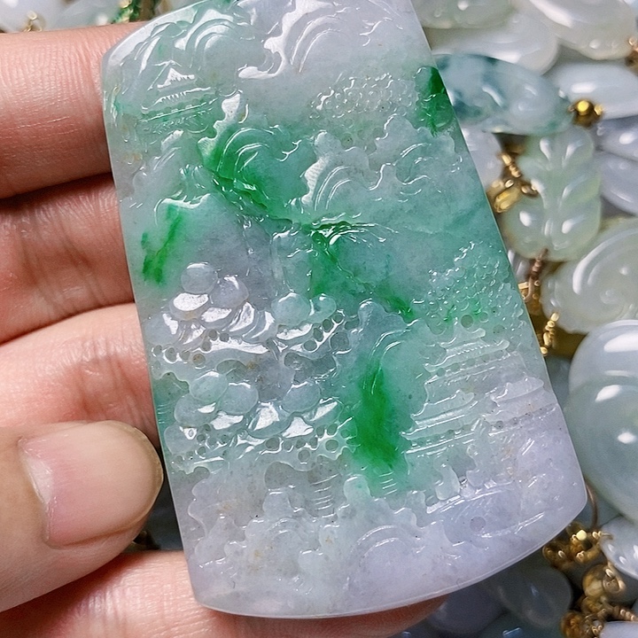 喜***着翡翠未镶嵌颈饰天然A货翡翠