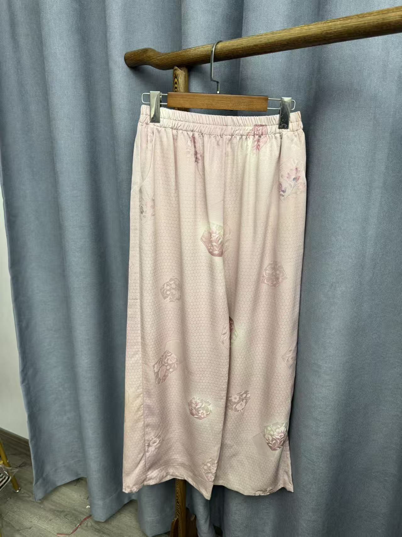 秋季新款简约百搭宽松桑蚕丝直筒长裤女Y829