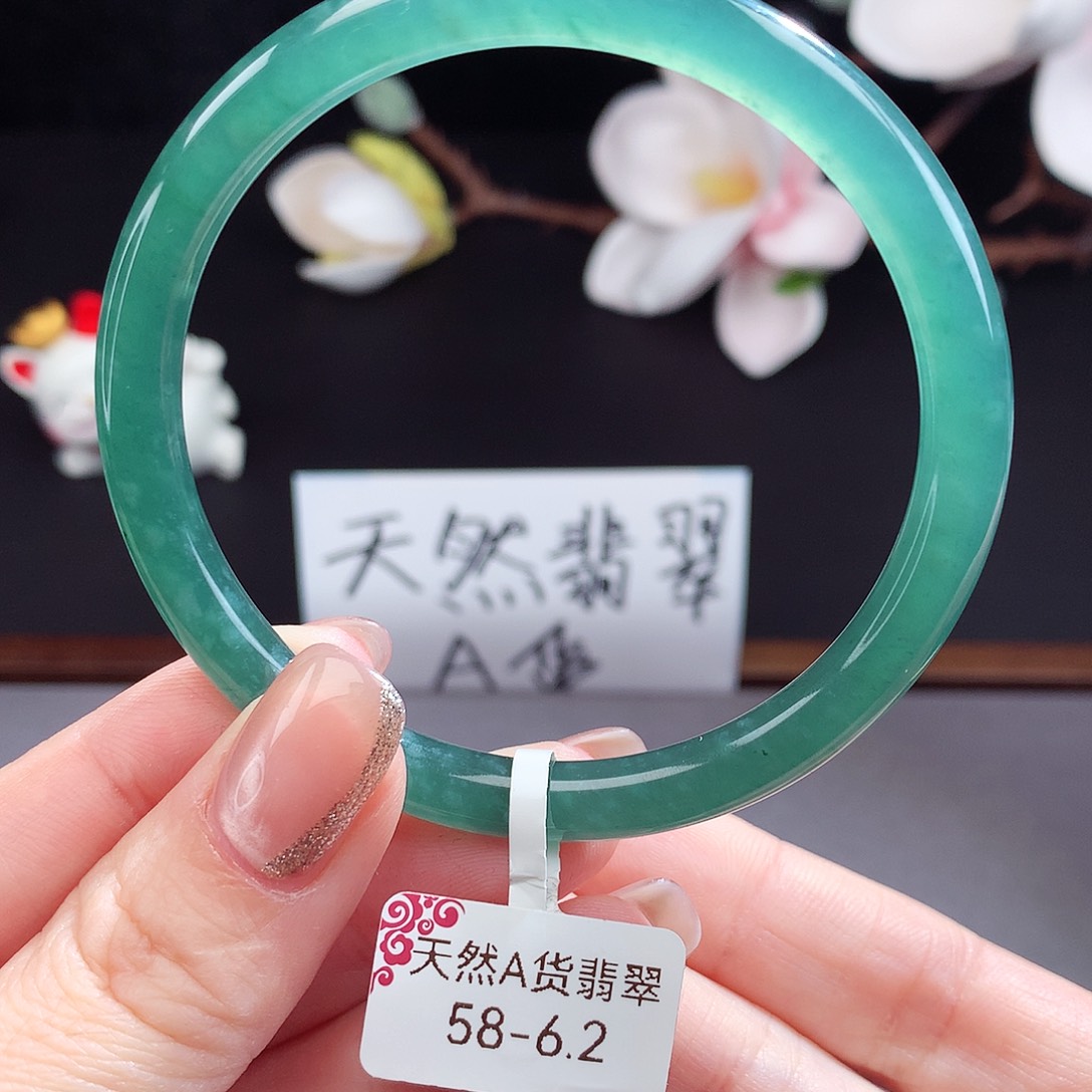 翡翠手镯（圆镯）未镶嵌