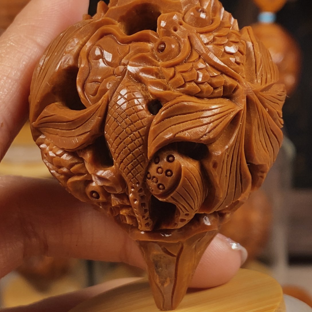 橄榄核吊坠前*荷花鱼手工888888