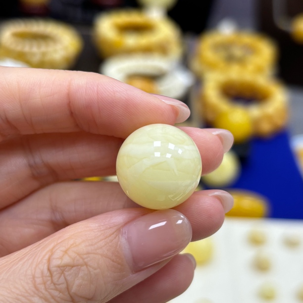 17.9mm 小妖珠宝天然原矿琥珀蜜蜡