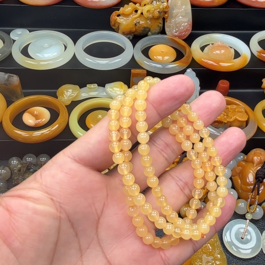 石英质玉（黄龙玉）未镶嵌颈饰