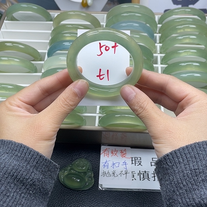 蛇纹石玉未镶嵌手镯