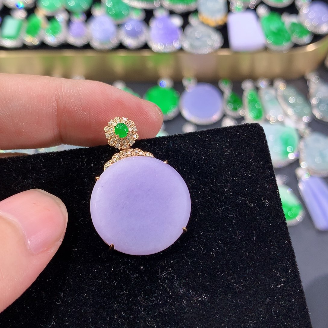 翡翠18K金镶嵌颈饰