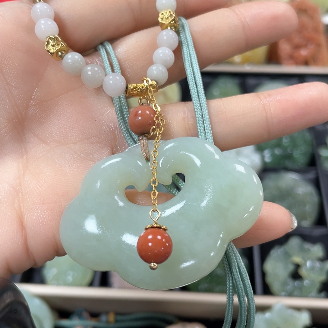 蛇纹石玉颈饰未镶嵌