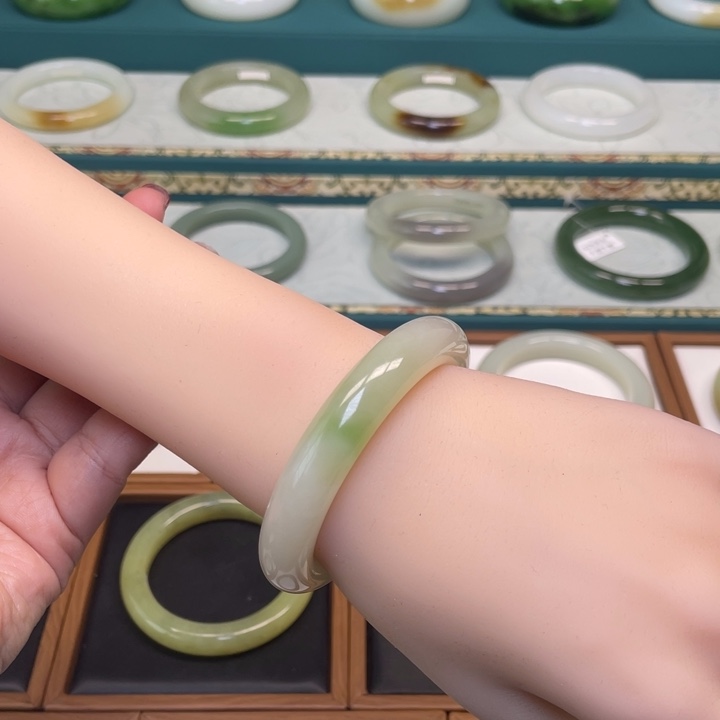 和田玉手镯未镶嵌52