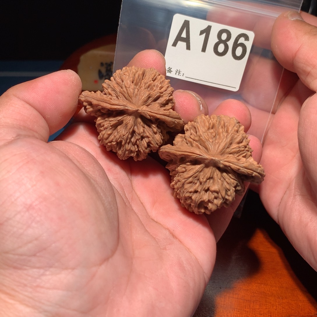 文玩核桃吊坠四座楼 186