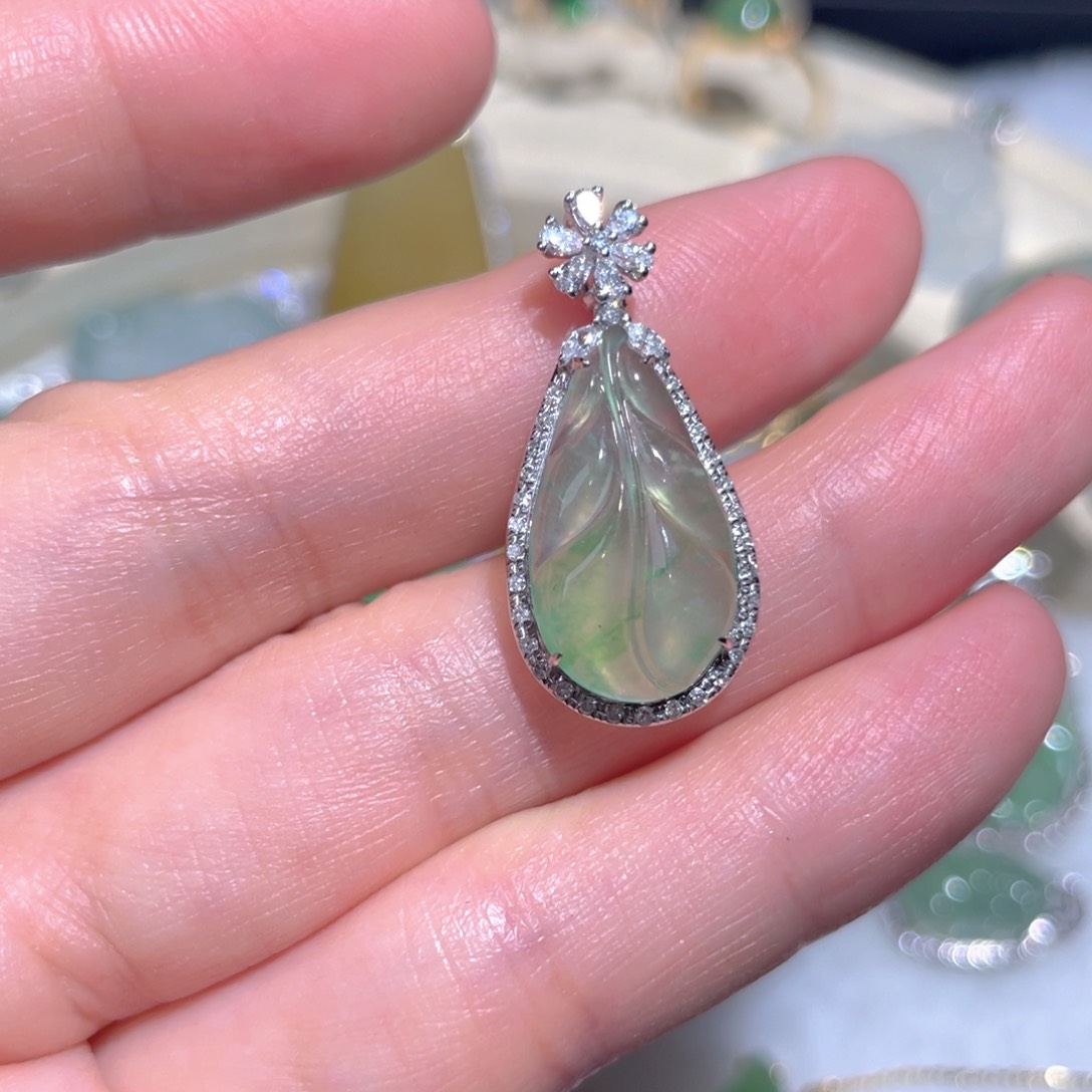 翡翠颈饰18K金镶嵌翡翠