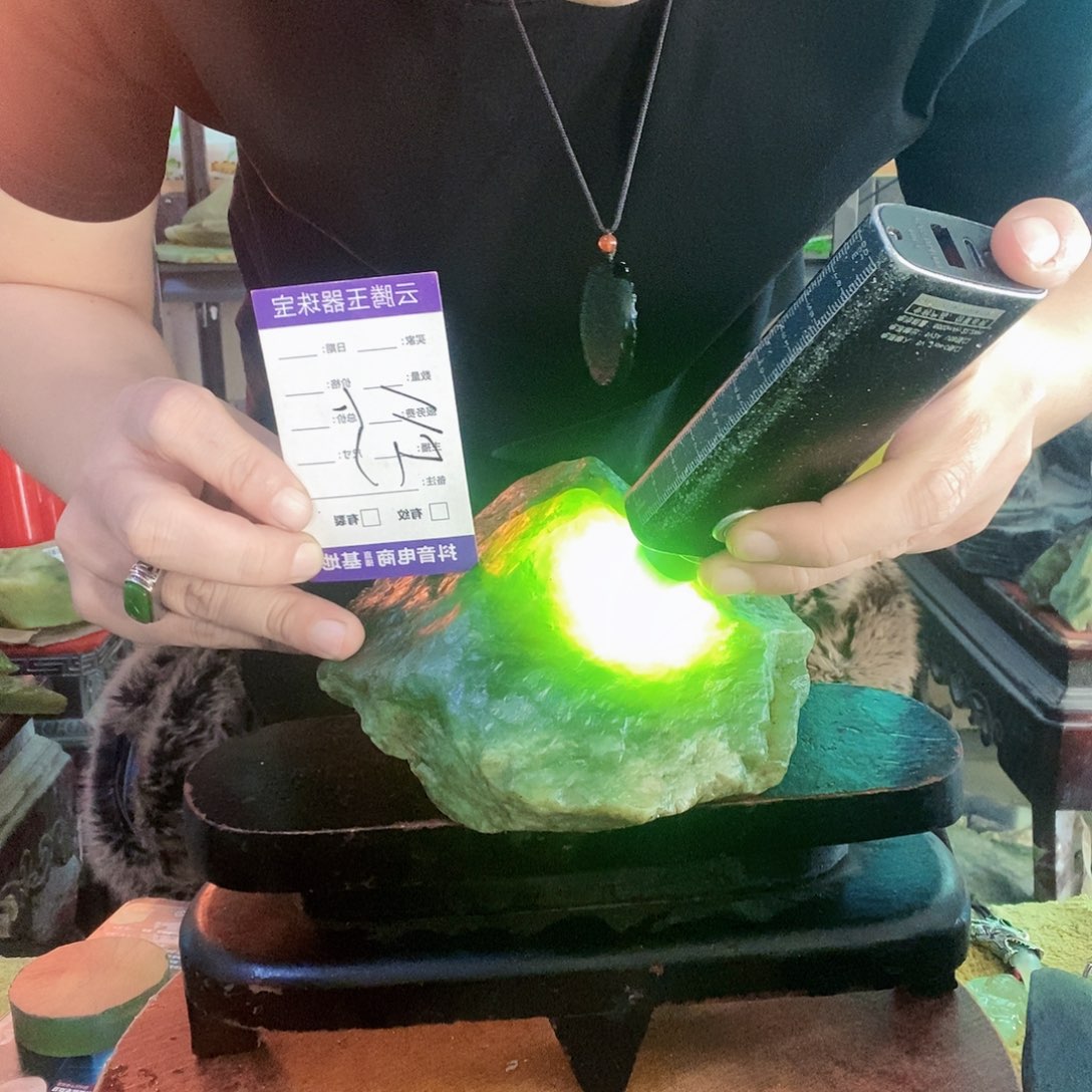 蛇纹石玉未镶嵌珠宝半成品