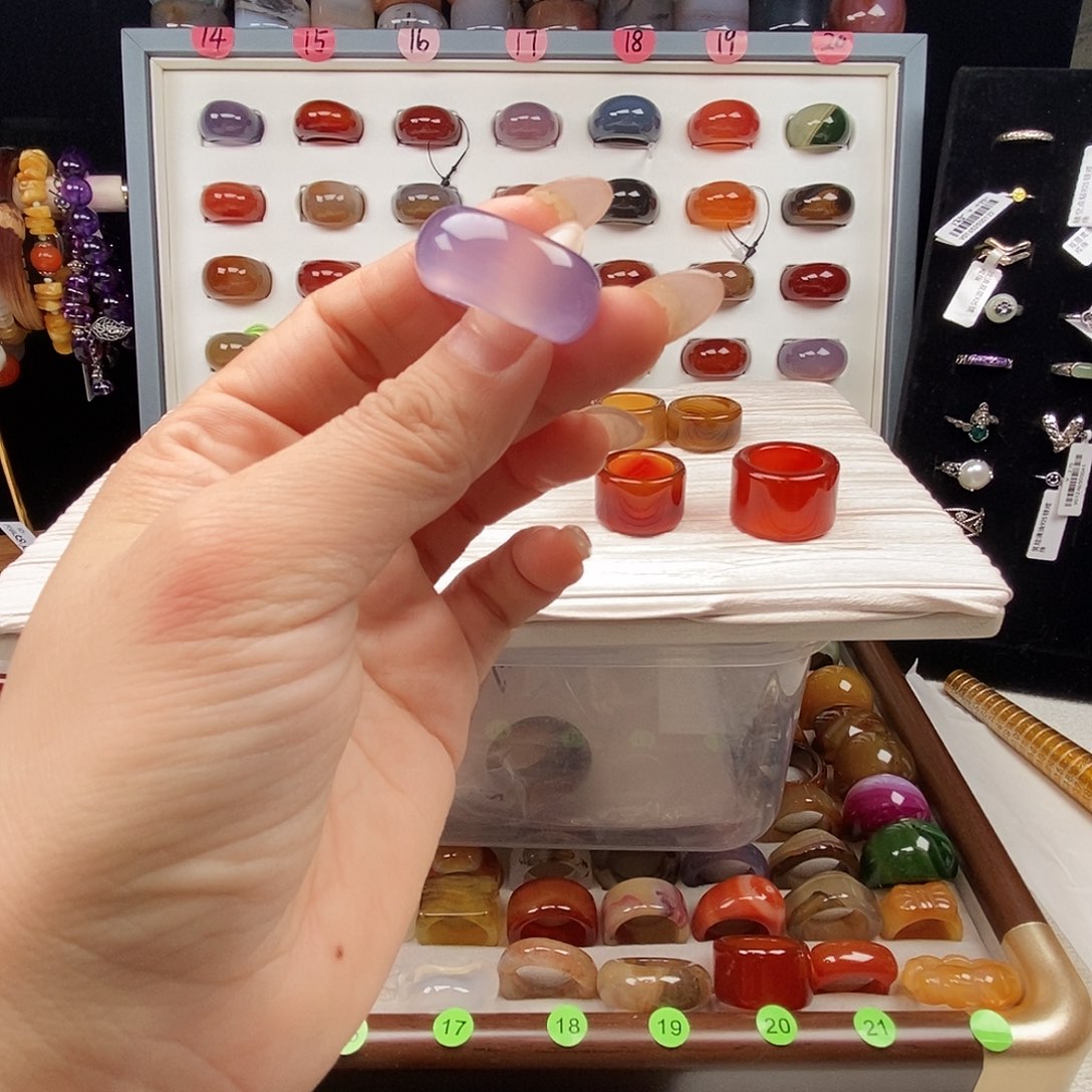 姐***冷玛瑙/玉髓合金戒指