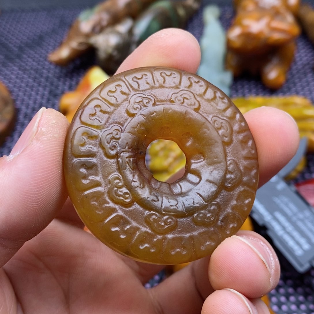 蛇纹石玉颈饰未镶嵌