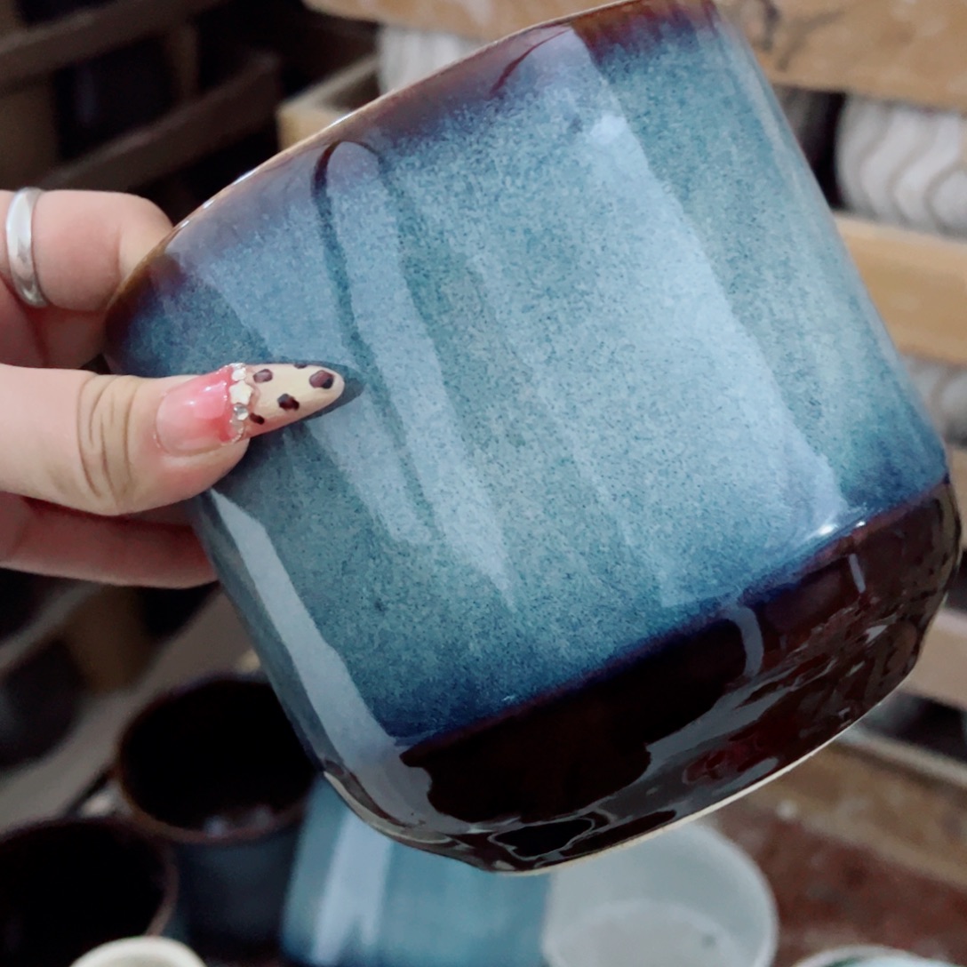 有孔，陶瓷花盆满10米包邮发货。微瑕介意慎拍