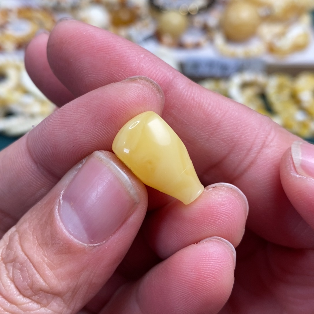 琥珀裸石未镶嵌11mm阿尔卑斯奶黄三通