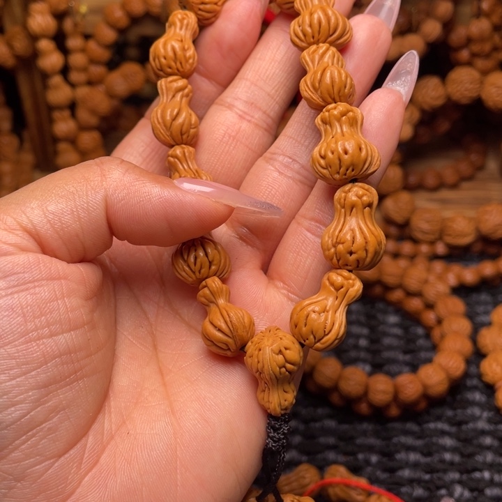 木质类龙纹桃枭挂件