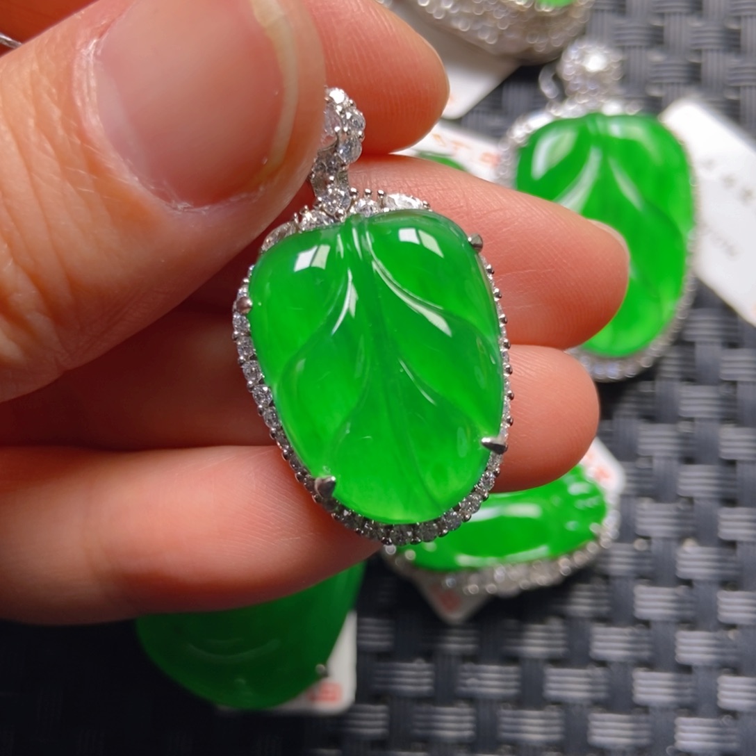 翡翠银S925镶嵌颈饰树叶吊坠