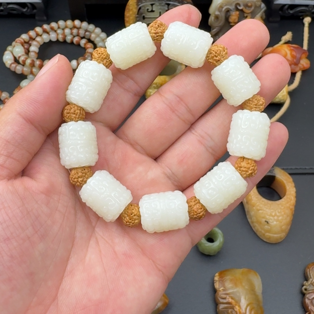 @***片和田玉未镶嵌颈饰