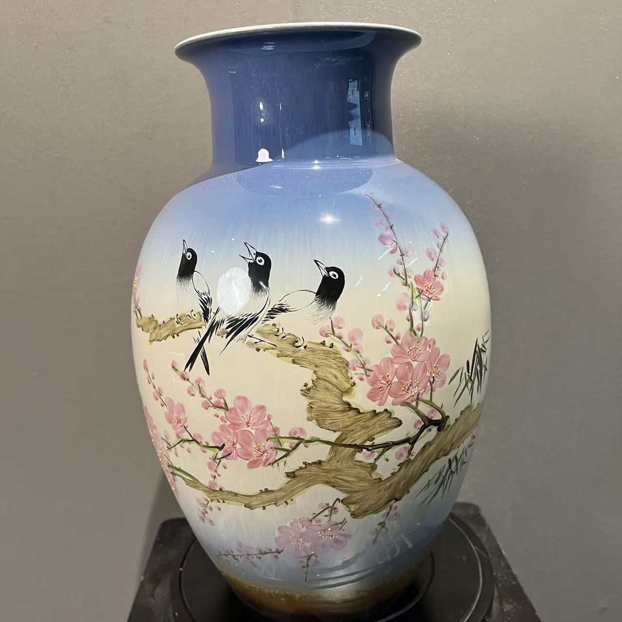 景德镇喜上眉梢陶瓷赏瓶