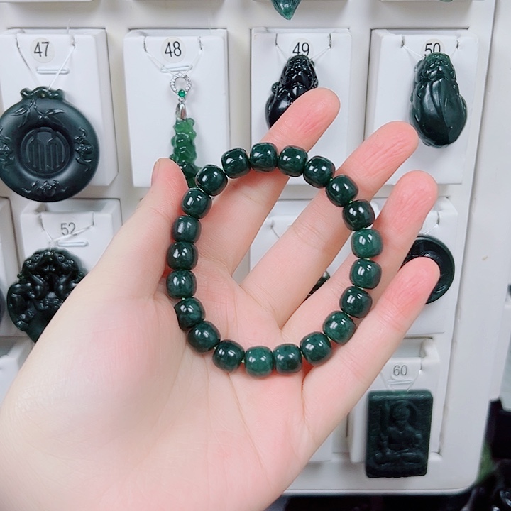 蛇纹石玉颈饰未镶嵌