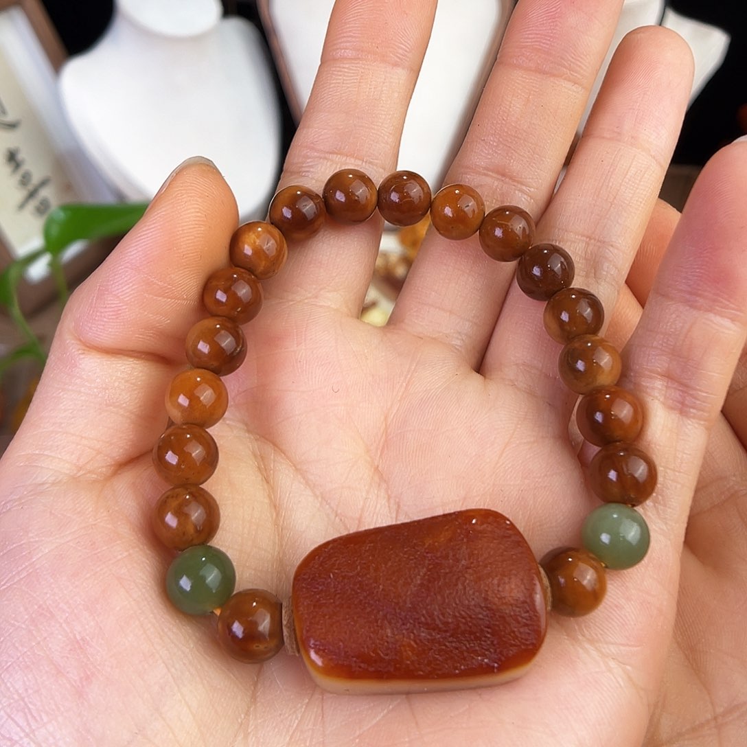 琥珀珠宝奇石未镶嵌，