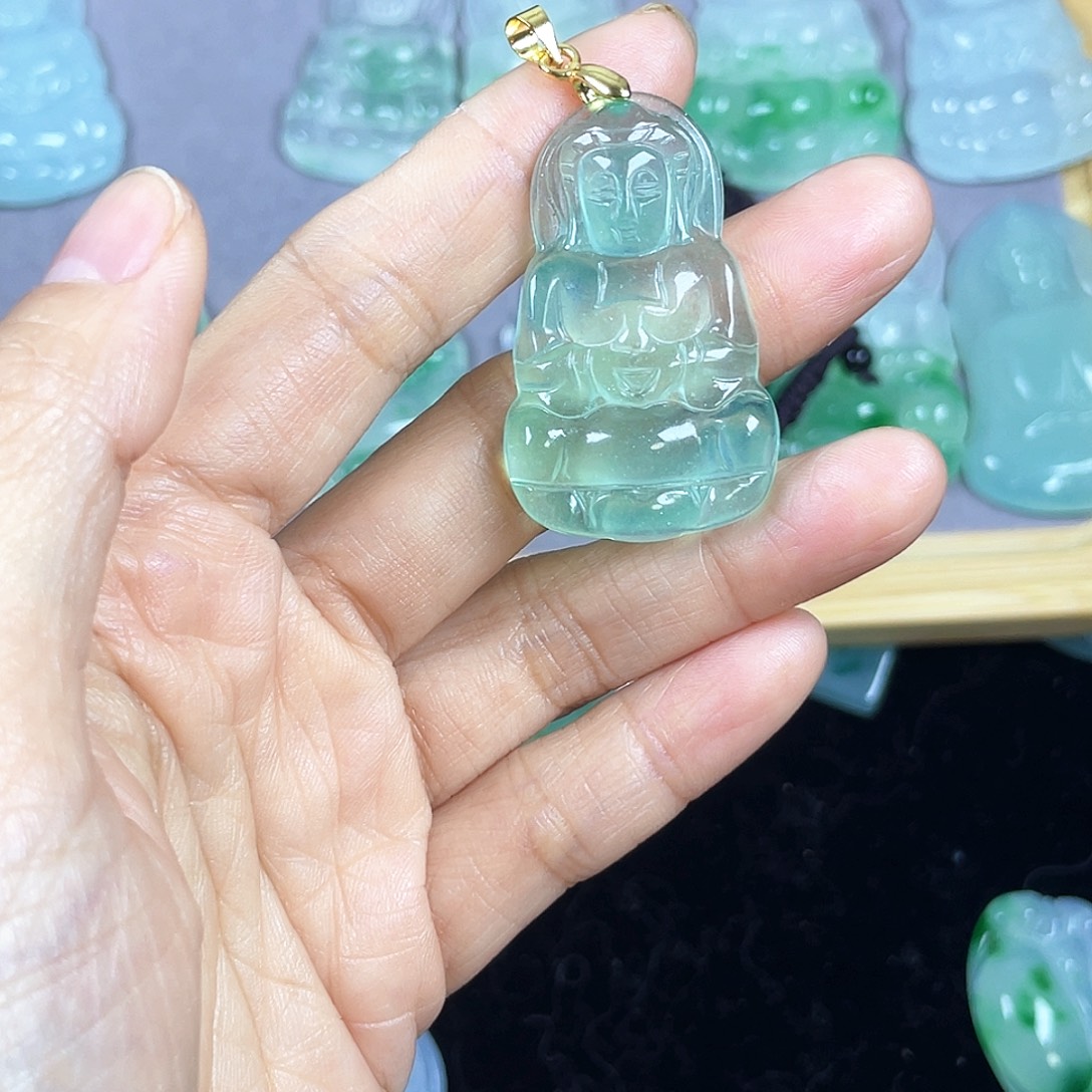展***望翡翠未镶嵌颈饰吊坠