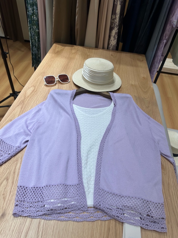 浅秋针织镂空开衫