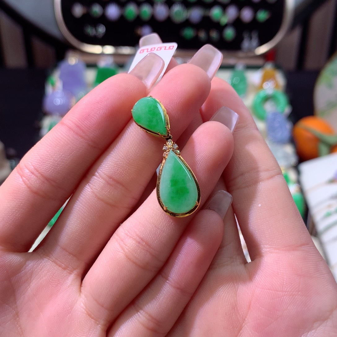 翡翠颈饰18K金镶嵌翡翠