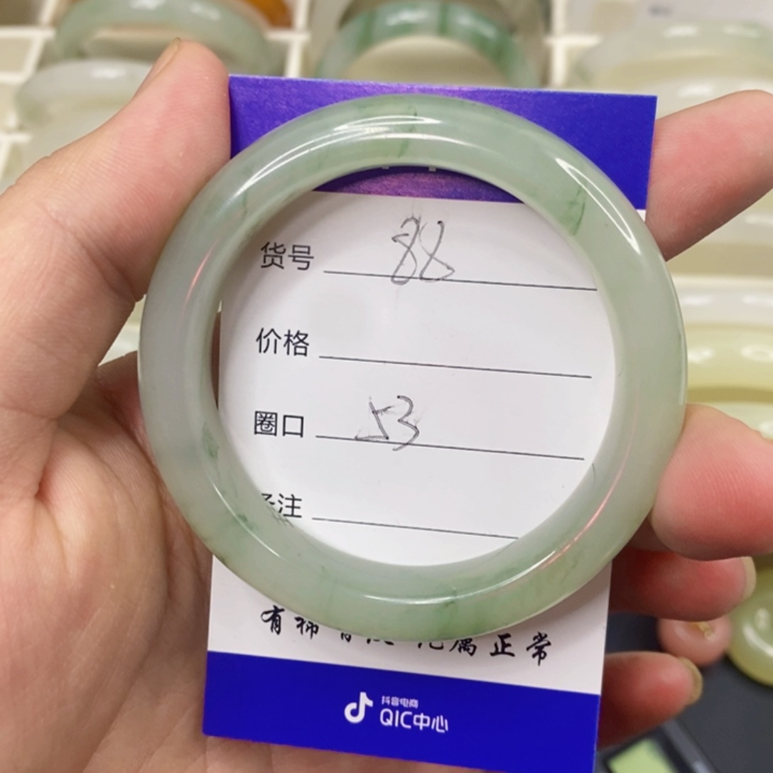 未镶嵌手镯石英质玉