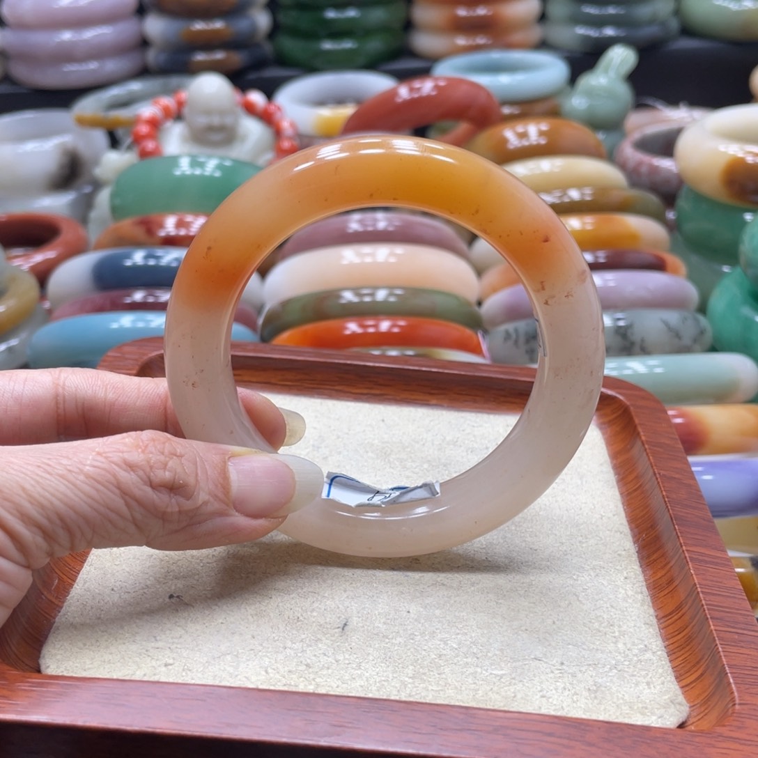 石英岩玉未镶嵌手镯