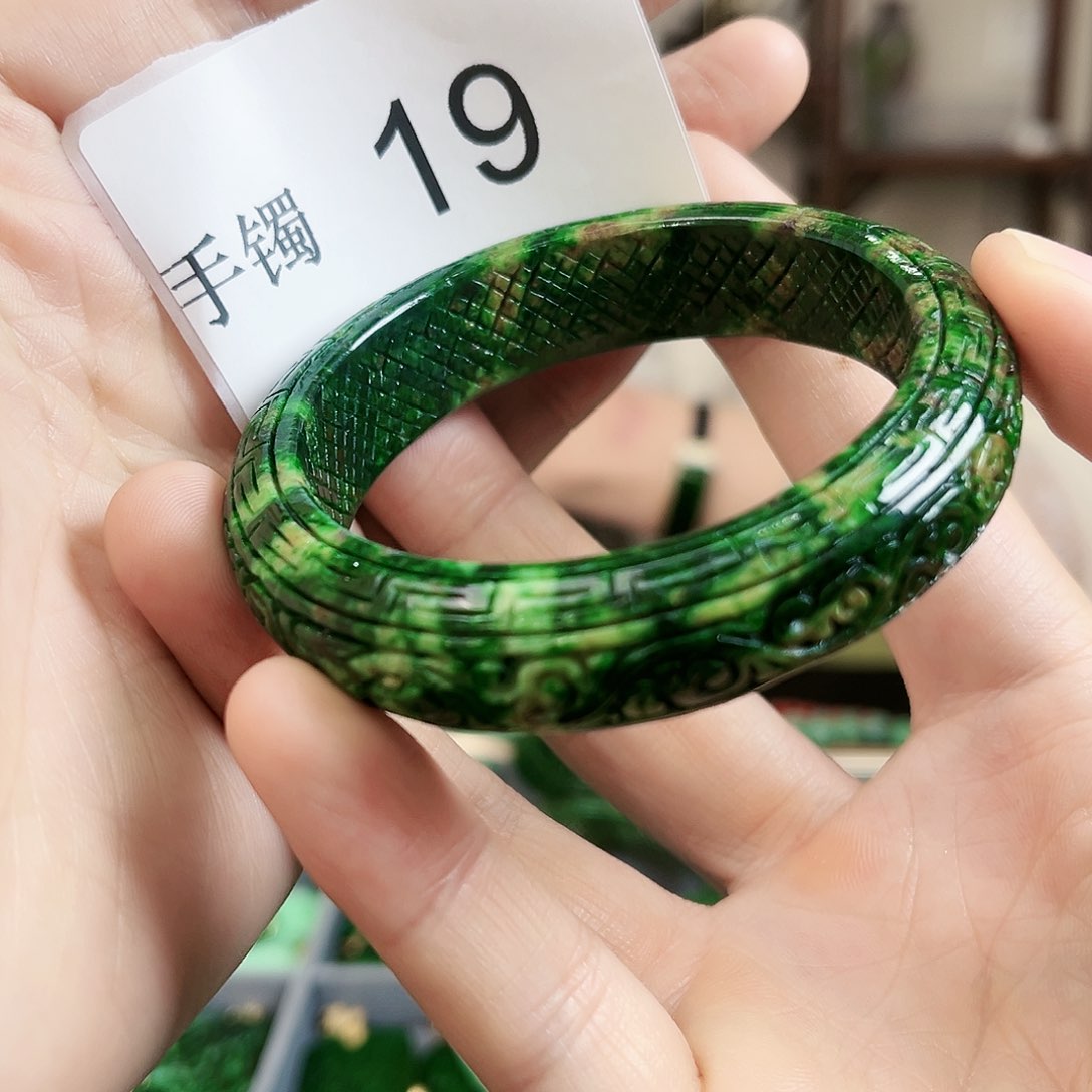 翡翠手镯未镶嵌手镯57