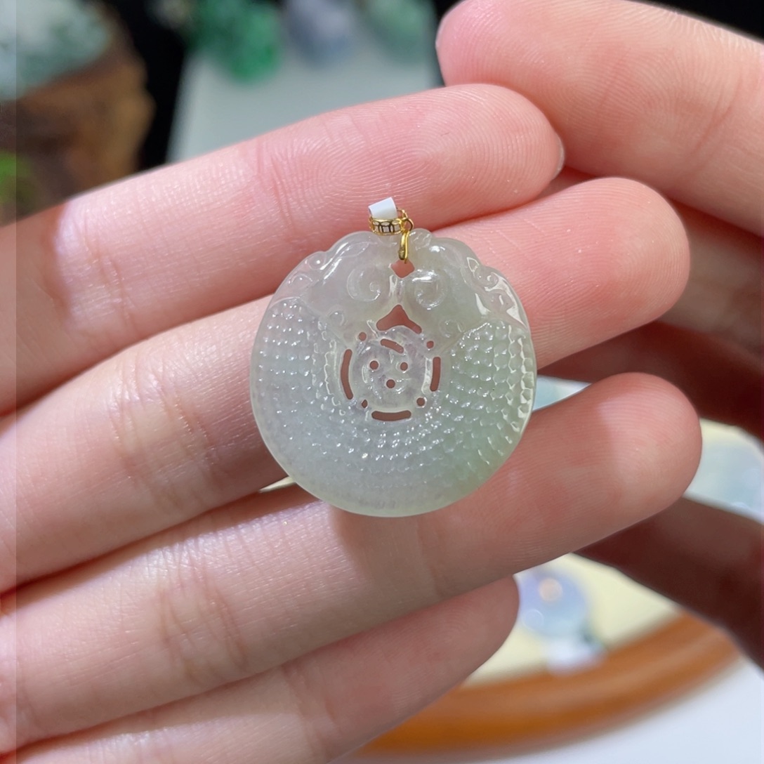 翡翠颈饰18K金镶嵌翡翠