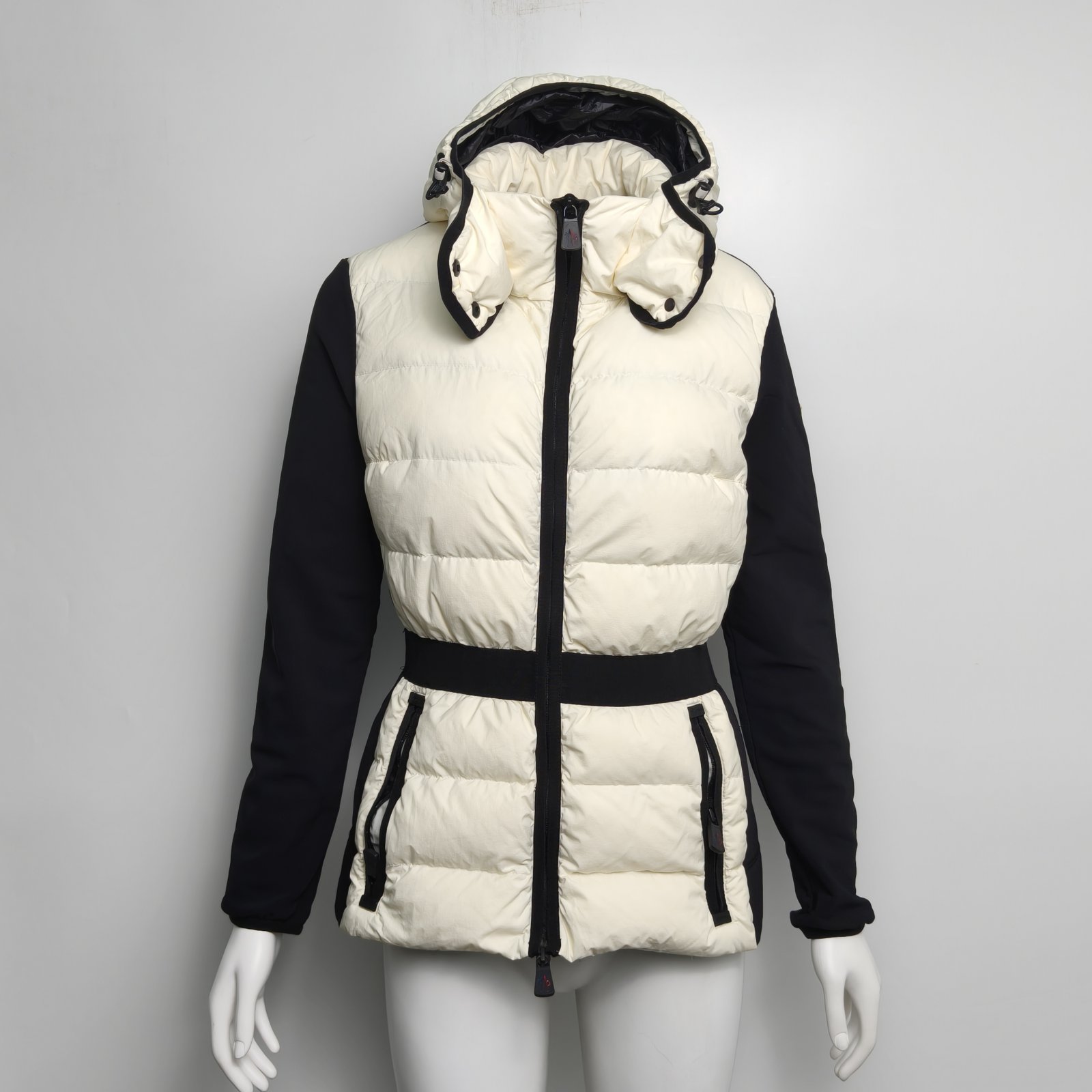 99新 MONCLER 汤/P245927930/黑白 带帽 拼接羽绒服 L