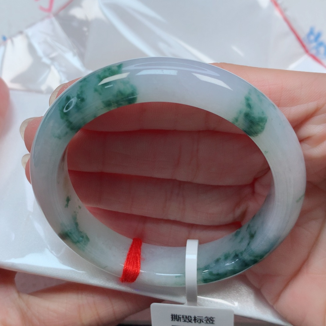 翡翠手镯未镶嵌55圈
