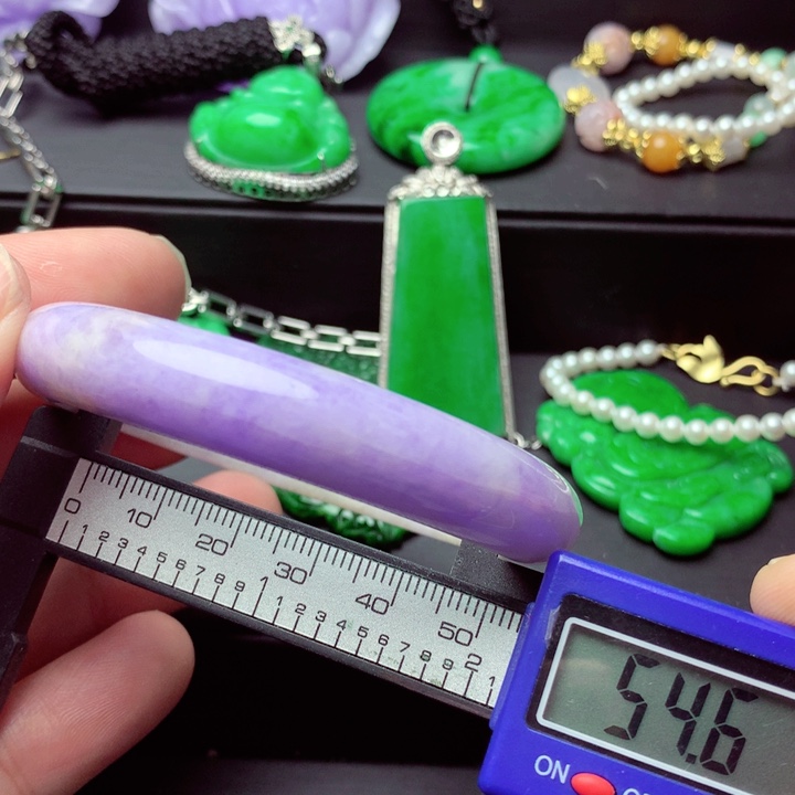 翡翠未镶嵌手镯……