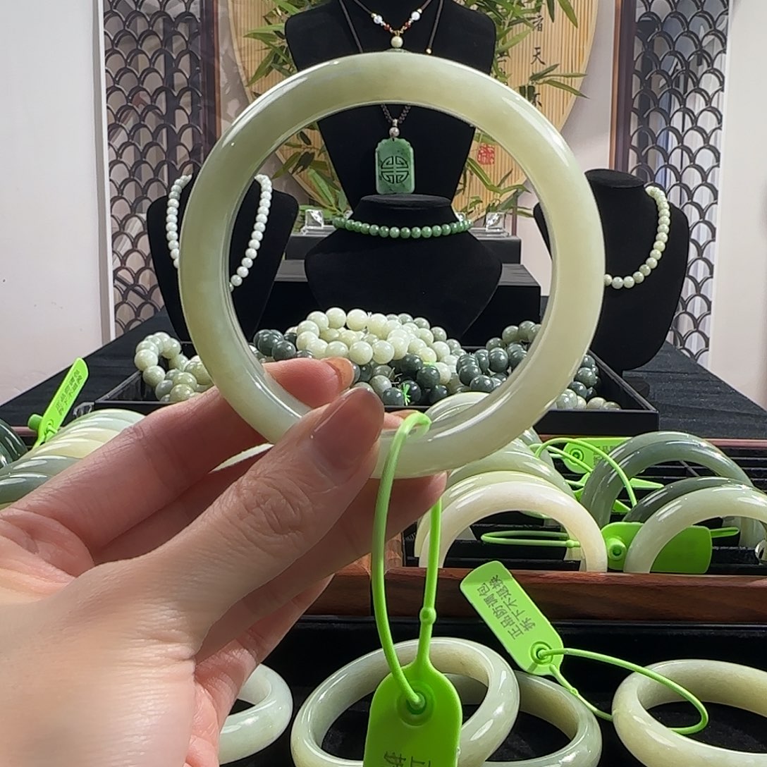 和田玉（糖玉）未镶嵌手镯60