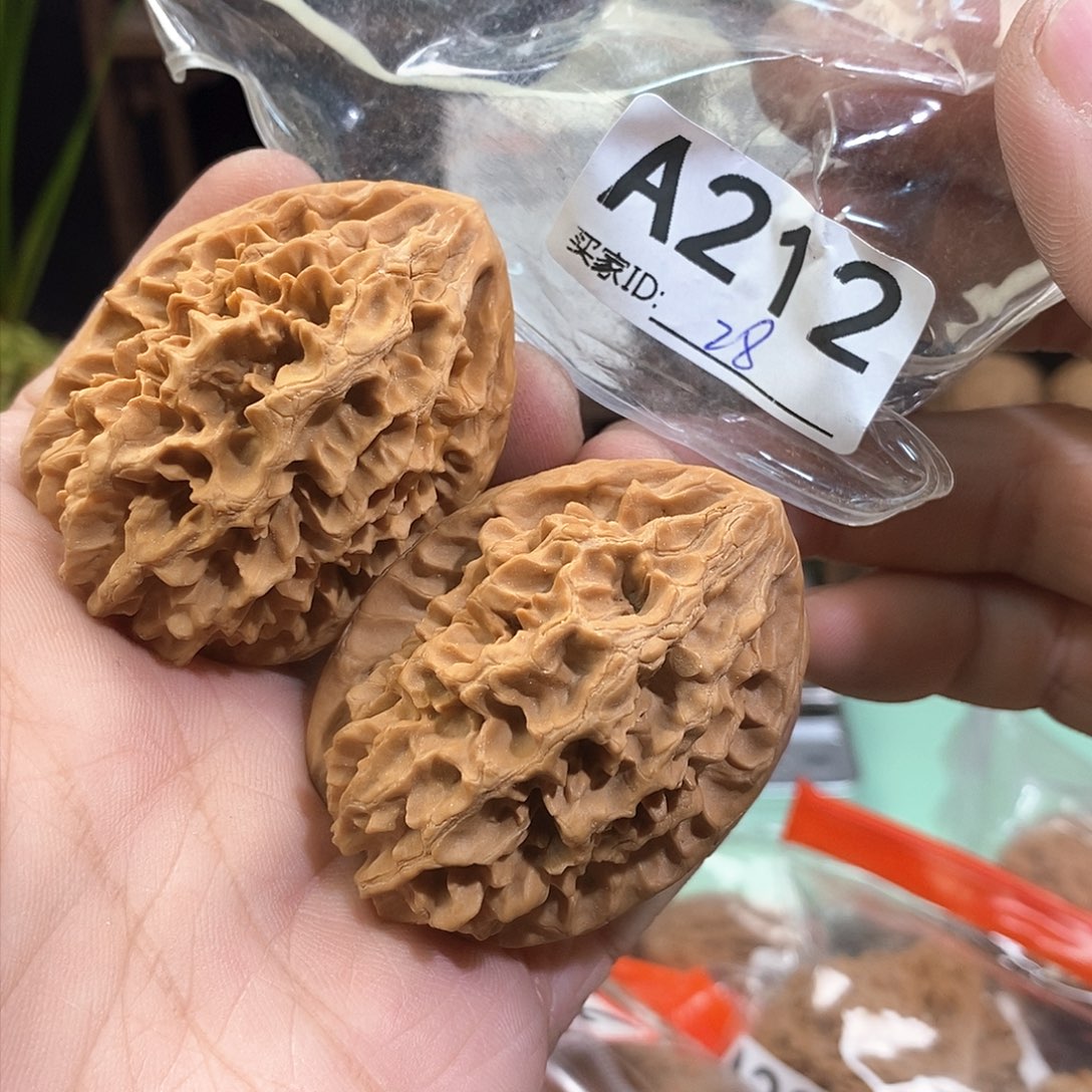 桃核把件招财鼠。     40尺