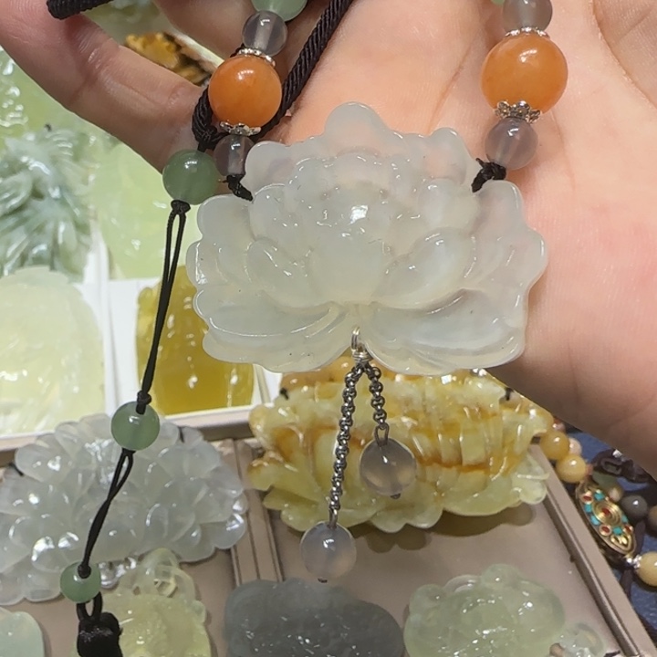 蛇纹石玉吊坠未镶嵌