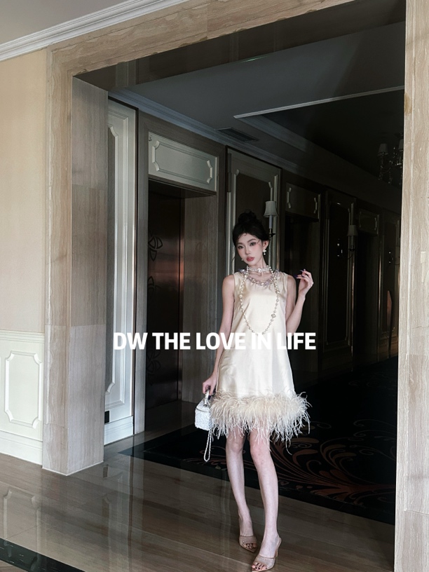 25SS//DW 高定 100%斜纹桑蚕丝重工钉珠鸵鸟毛连衣裙