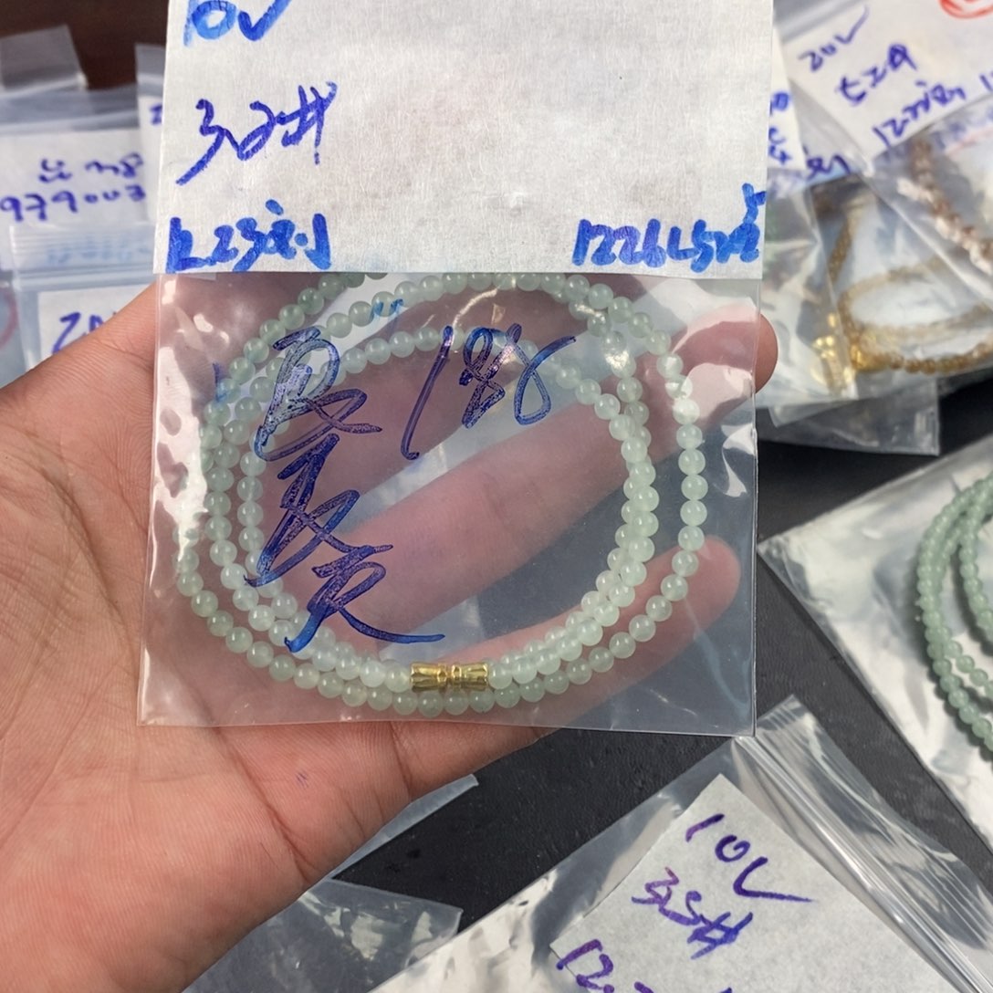 夏****定制翡翠未镶嵌缅甸翡翠