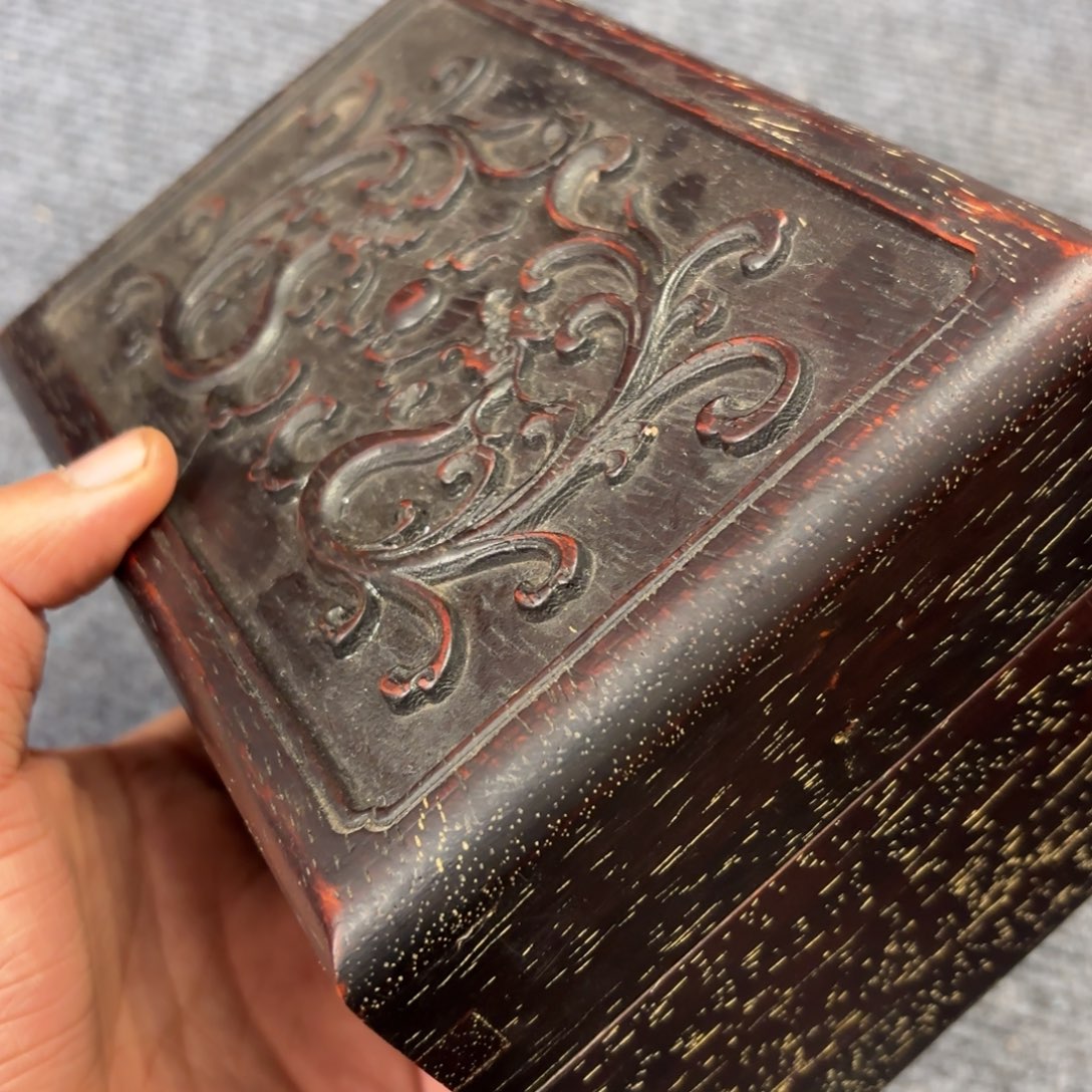 木小叶紫檀独板雕刻收纳盒