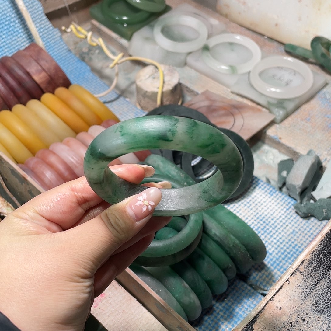 眉****定制石英质玉（非洲翠）定制加工