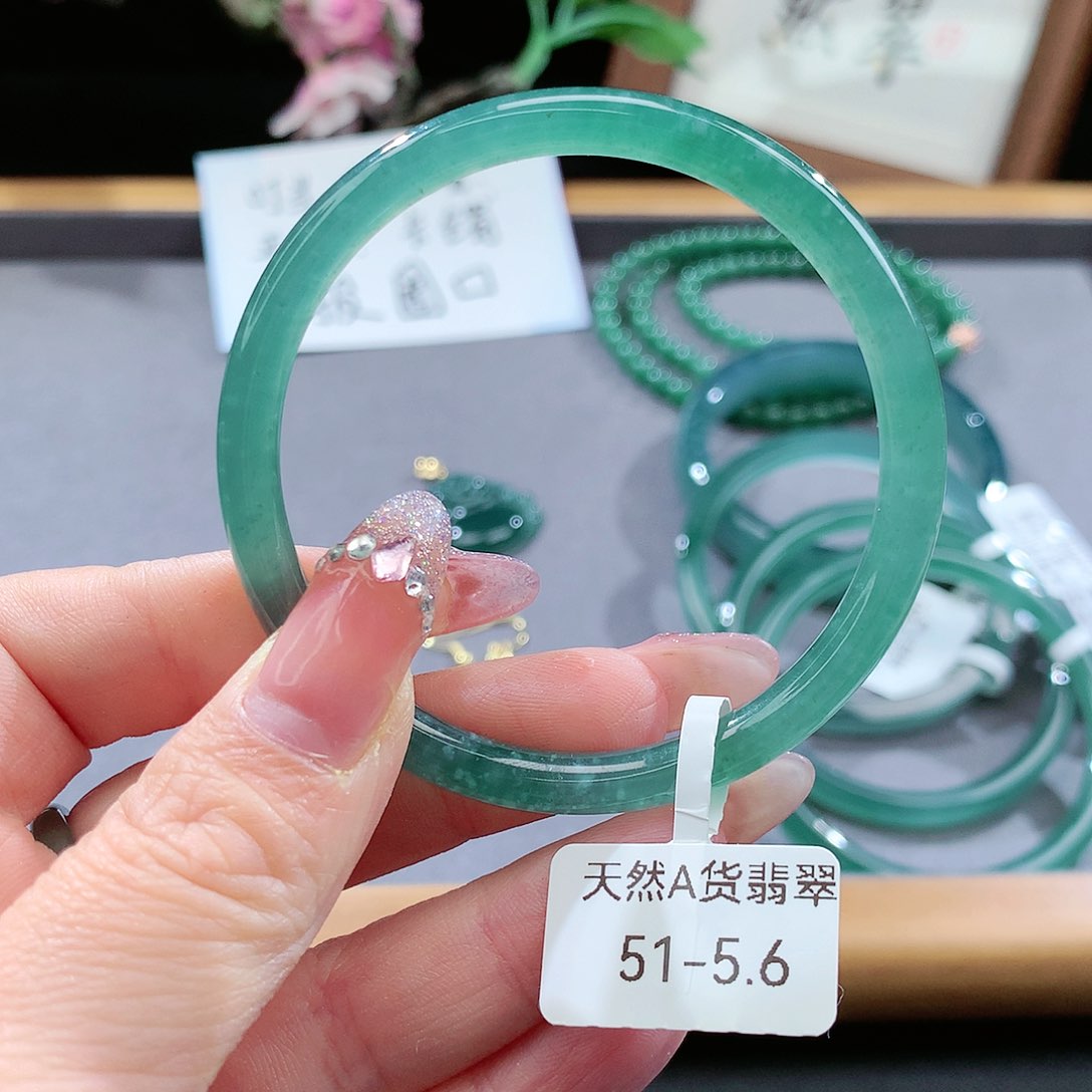 翡翠手镯（圆镯）未镶嵌